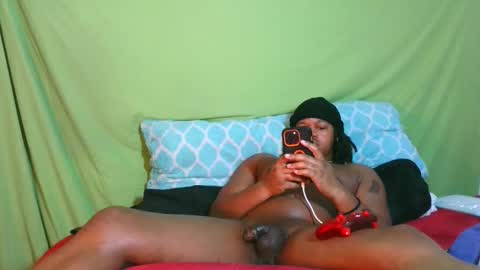 carolinayungin96 online show from October 24, 12:30 am