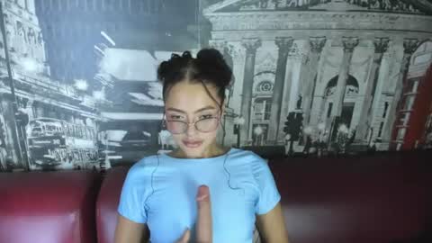 Snapshot of caroline_clark420 chatting on July 4, 3:07 pm Caroline Clark online show from July 4, 3:07 pm