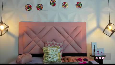 Snapshot of caroline_daring chatting on June 15, 12:07 pm caroline daring online show from June 15, 12:07 pm
