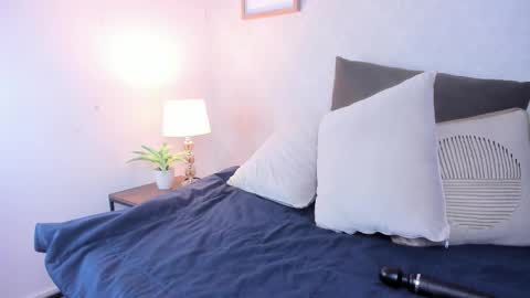  Caroline  online show from December 19, 11:28 am