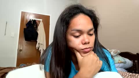 Snapshot of caroline_east chatting on February 20, 6:48 am caroline_east online show from February 20, 6:48 am