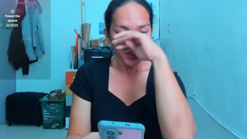 Snapshot of caroline_east chatting on March 2, 5:41 am caroline_east online show from March 2, 5:41 am