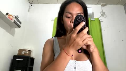 caroline_east online show from March 7, 12:02 pm