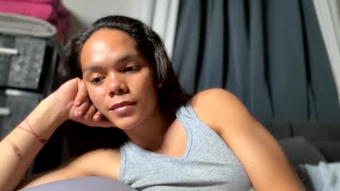 caroline_east online show from April 11, 11:58 am