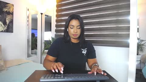 C A R O L I N E online show from January 14, 2:22 pm