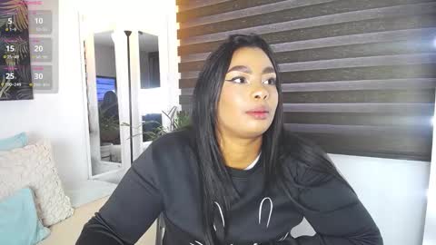 C A R O L I N E online show from February 4, 12:22 pm