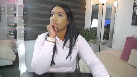 C A R O L I N E online show from March 4, 12:33 pm