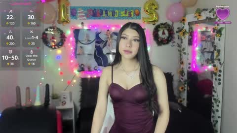 Snapshot of caroline_lenox chatting on December 31, 3:55 am Caroline Lenox online show from December 31, 3:55 am