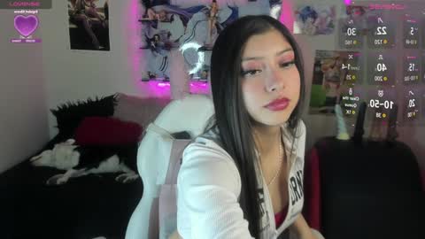 Snapshot of caroline_lenox chatting on January 21, 9:57 am Caroline Lenox online show from January 21, 9:57 am