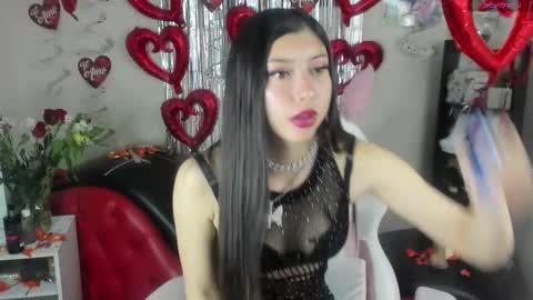 Snapshot of caroline_lenox chatting on February 16, 5:59 am Caroline Lenox online show from February 16, 5:59 am