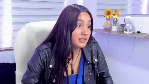 caroline_rodriguez_9 online show from April 6, 6:53 pm