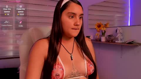 caroline_rodriguez_9 online show from April 15, 7:58 pm