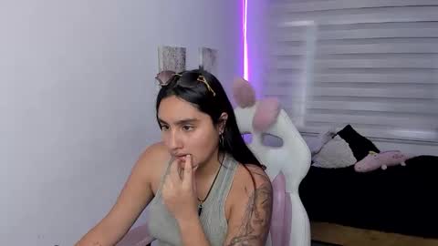 caroline_rodriguez_9 online show from May 30, 7:11 pm