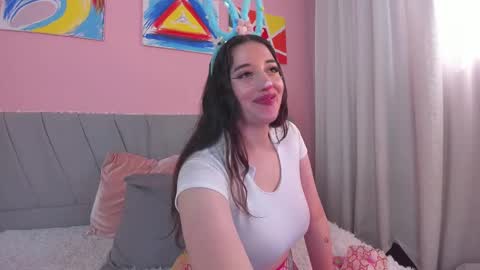 Snapshot of carolinediaz_3 chatting on December 5, 1:49 pm online show from December 5, 1:49 pm