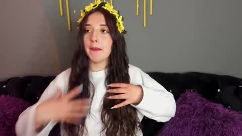 Snapshot of carolinediaz_3 chatting on December 9, 1:34 pm online show from December 9, 1:34 pm