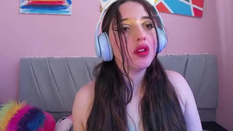 Snapshot of carolinediaz_3 chatting on December 12, 4:53 pm online show from December 12, 4:53 pm