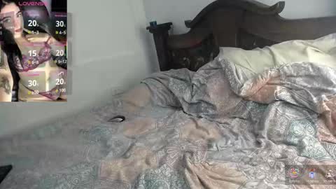 Snapshot of carolinee_fooox chatting on February 5, 3:27 pm carolinee_fooox online show from February 5, 3:27 pm