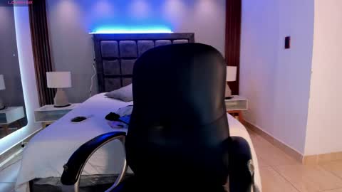 Snapshot of carolinemiller1 chatting on May 24, 12:10 pm Caro online show from May 24, 12:10 pm