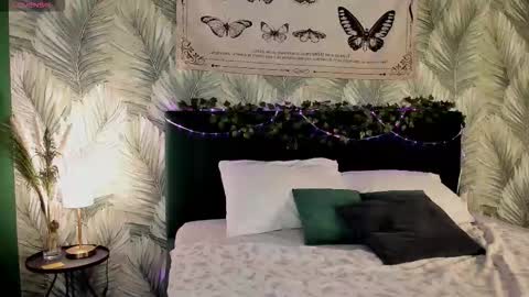 Snapshot of carolinerichter chatting on November 8, 2:23 am CarolineRichter online show from November 8, 2:23 am