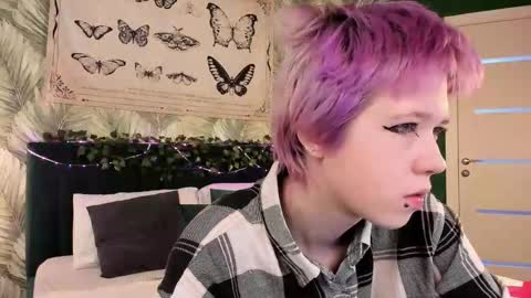 Snapshot of carolinerichter chatting on November 12, 2:34 am CarolineRichter online show from November 12, 2:34 am