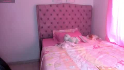 Snapshot of carolinewhite01 chatting on September 29, 9:52 pm Caroline online show from September 29, 9:52 pm