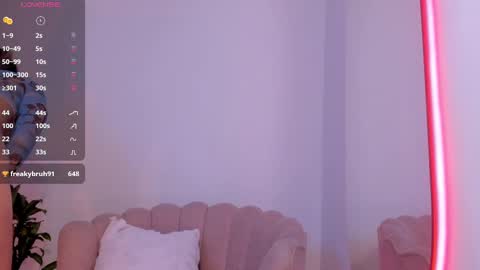 carolinna_ online show from October 3, 1:19 pm