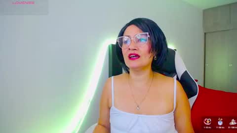 CarolinneFiotti online show from November 13, 2:49 pm