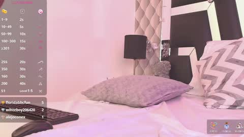 Snapshot of caroo_gomeez chatting on January 30, 6:43 pm Caro Gmez online show from January 30, 6:43 pm