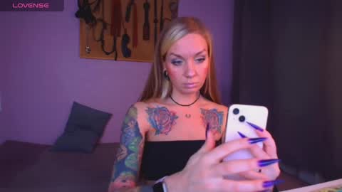 Carrie online show from April 15, 6:59 pm