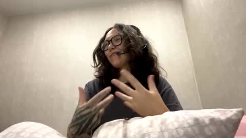 Emilia online show from November 12, 5:41 am