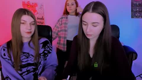 Snapshot of casey_meow_ chatting on February 7, 10:19 am casey_meow_ online show from February 7, 10:19 am