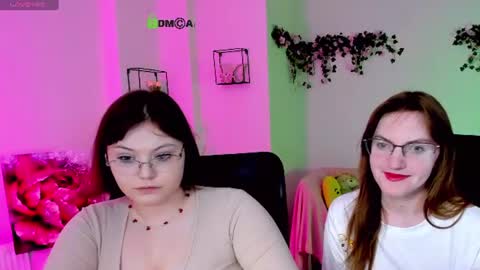 Snapshot of casey_meow_ chatting on June 19, 7:06 pm casey_meow_ online show from June 19, 7:06 pm