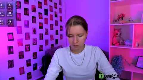 Snapshot of casey_meow_ chatting on June 22, 7:11 pm casey_meow_ online show from June 22, 7:11 pm