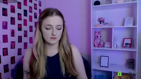 Snapshot of casey_meow_ chatting on July 7, 6:56 pm casey_meow_ online show from July 7, 6:56 pm
