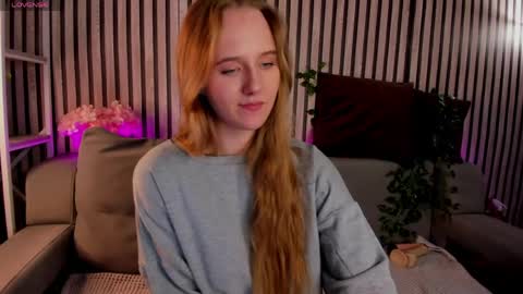 Snapshot of casey_sweeet chatting on April 24, 2:30 pm Casey sweeet online show from April 24, 2:30 pm