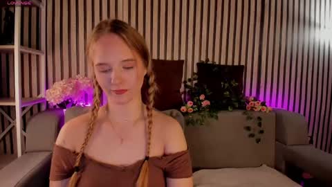 Snapshot of casey_sweeet chatting on May 18, 9:15 am Casey sweeet online show from May 18, 9:15 am