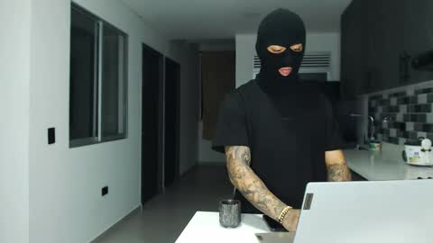 Snapshot of cash_master777 chatting on November 27, 11:18 pm cash_master777 online show from November 27, 11:18 pm