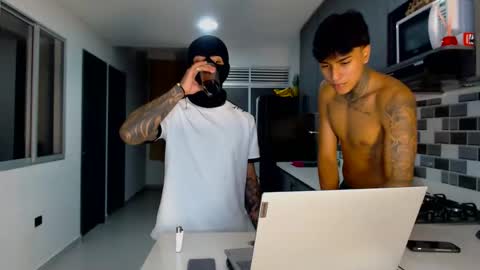 Snapshot of cash_master777 chatting on November 30, 8:18 am cash_master777 online show from November 30, 8:18 am