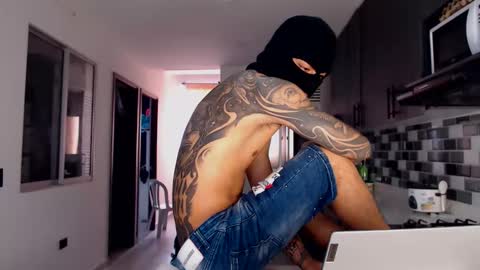 Snapshot of cash_master777 chatting on December 4, 2:15 pm cash_master777 online show from December 4, 2:15 pm