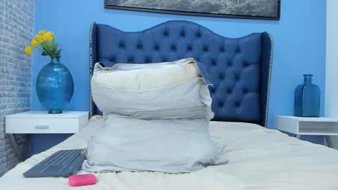 casper_white_ online show from October 3, 5:04 am