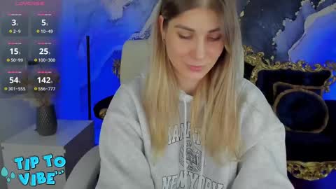 Snapshot of cassandragood chatting on February 11, 10:59 am Lena online show from February 11, 10:59 am