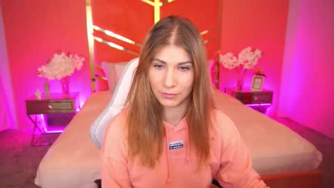 Snapshot of cassandragood chatting on September 22, 6:37 am Lena online show from September 22, 6:37 am