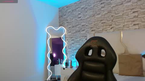 Snapshot of casse_tay chatting on November 23, 3:06 am casse_tay online show from November 23, 3:06 am