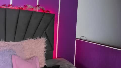 Snapshot of cassie_jones1 chatting on February 14, 9:24 am Cassie Jones online show from February 14, 9:24 am