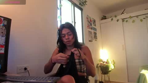 Snapshot of cassiecol chatting on December 14, 10:07 pm cASSie online show from December 14, 10:07 pm
