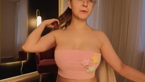 assie online show from December 18, 12:33 pm