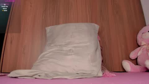 Snapshot of cassiee_love chatting on March 11, 10:53 pm cassiee_love online show from March 11, 10:53 pm