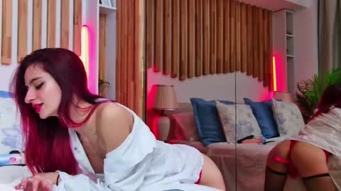 Snapshot of cassiefoxx_ chatting on November 12, 7:46 pm Cassie online show from November 12, 7:46 pm