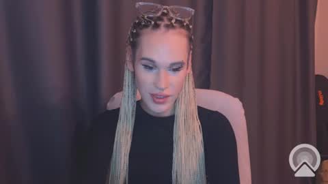 Cassie online show from December 4, 7:01 pm