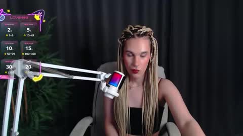 Cassie online show from December 1, 9:09 pm